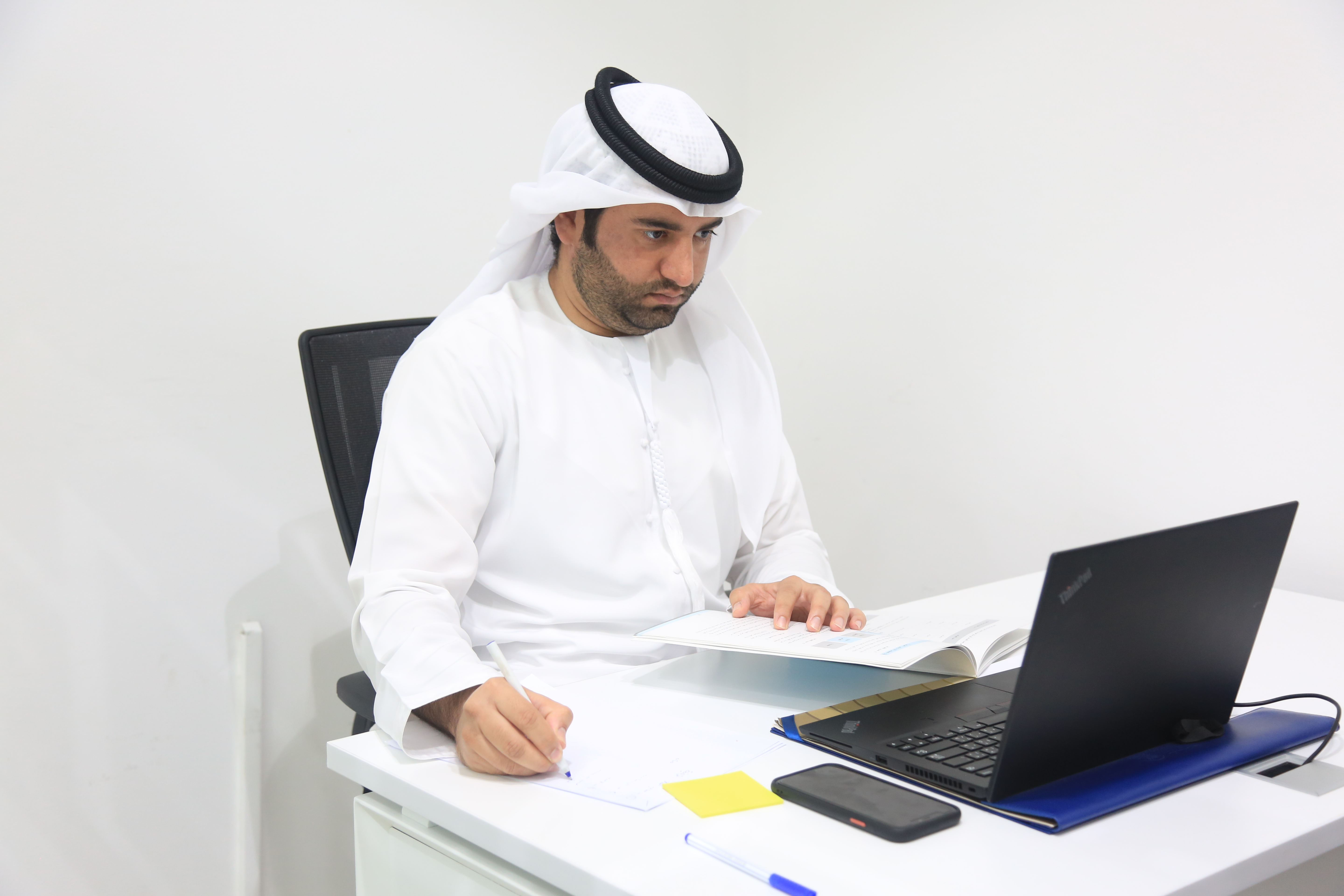 Activating the remote work system in the departments, authorities and institutions of the Sharjah government