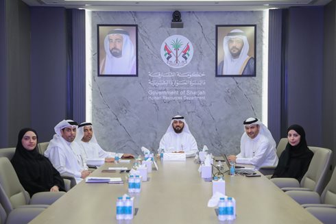 لجنة المنح التكميلية للمتقاعدين في الشارقة تعقد اجتماعها الدوري